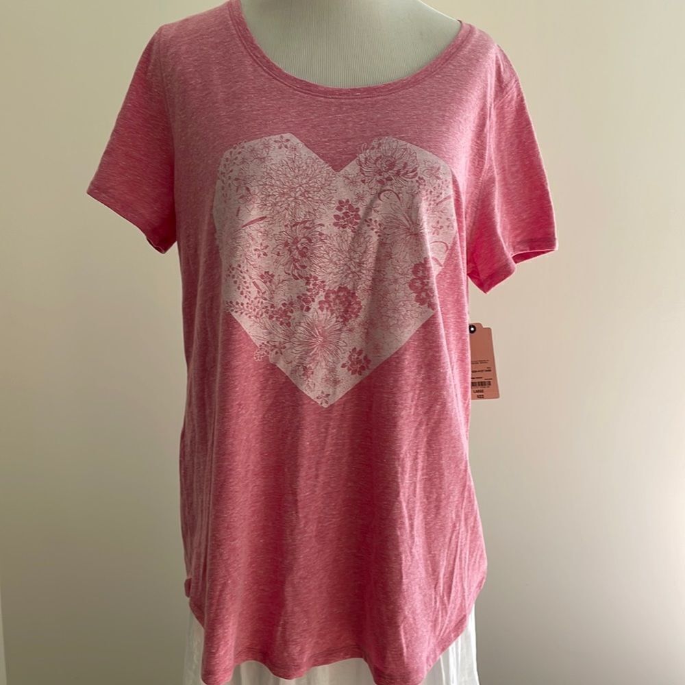 NWT pink T-shirt flowers in heart with keyhole opening on upper back size Large